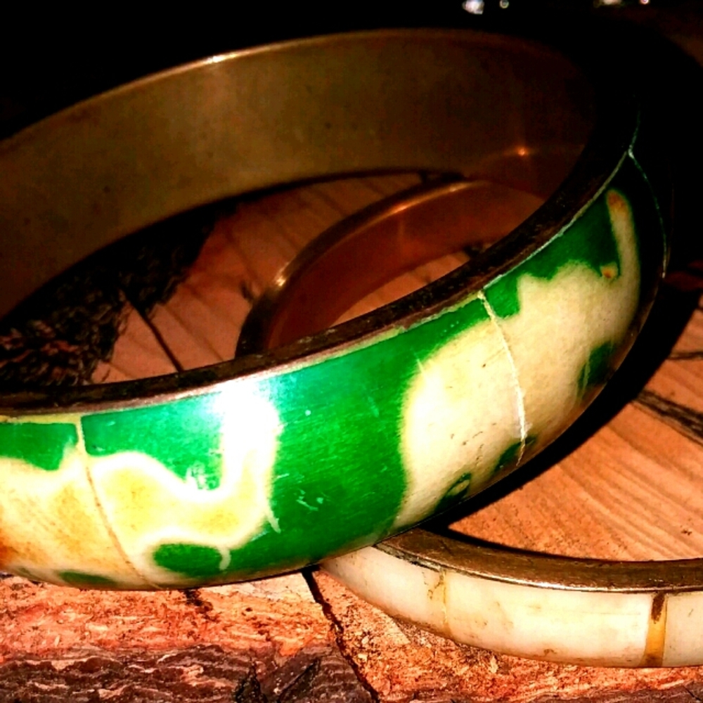 Handcrafted stone bangle - Picture 3 of 4